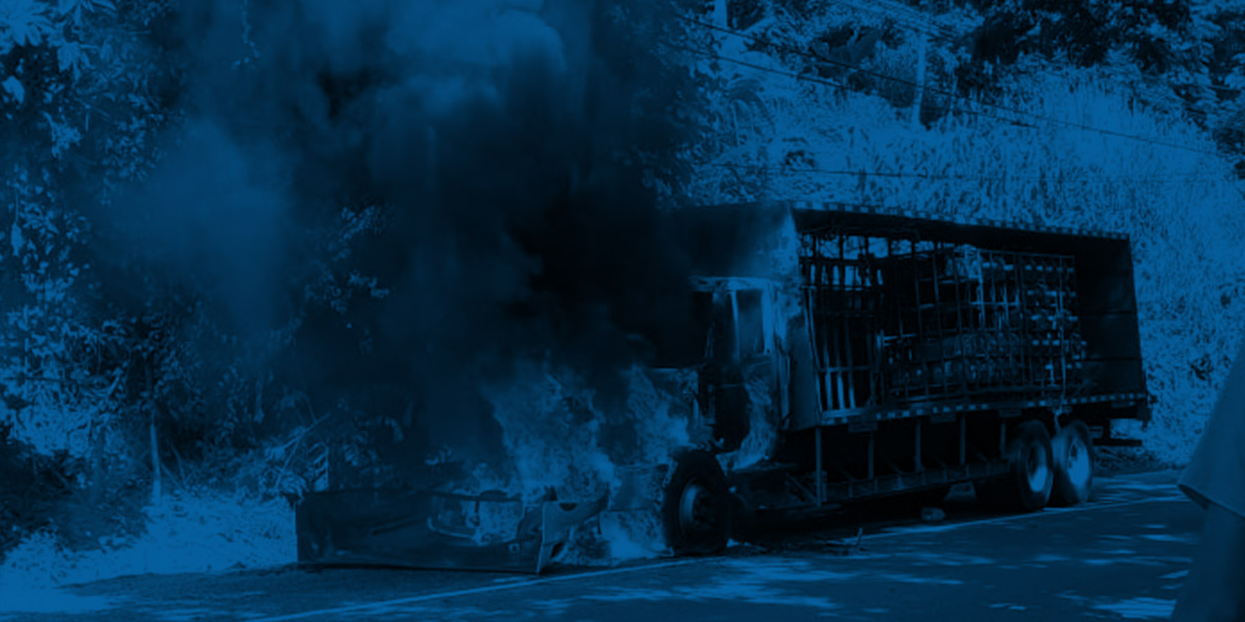 Se incendia camión por falla mecánica en el sistema eléctrico