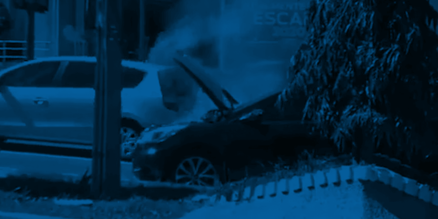 Vehículo se incendia y provoca fuerte tráfico