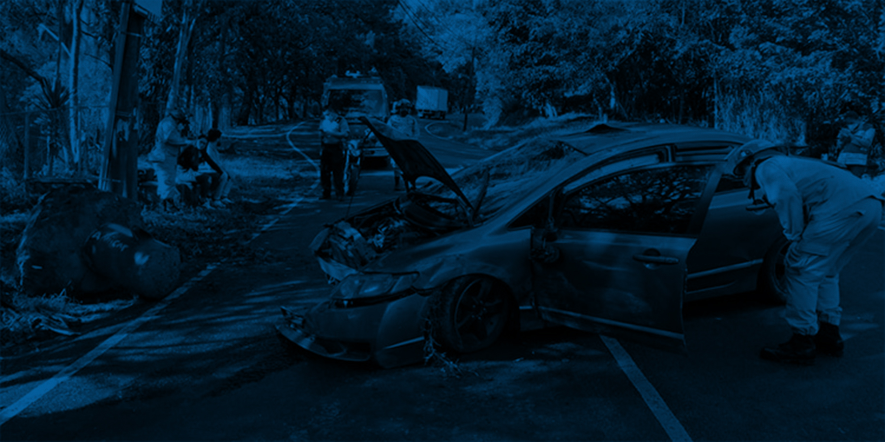 Pareja se salva de morir en derrape de vehículo