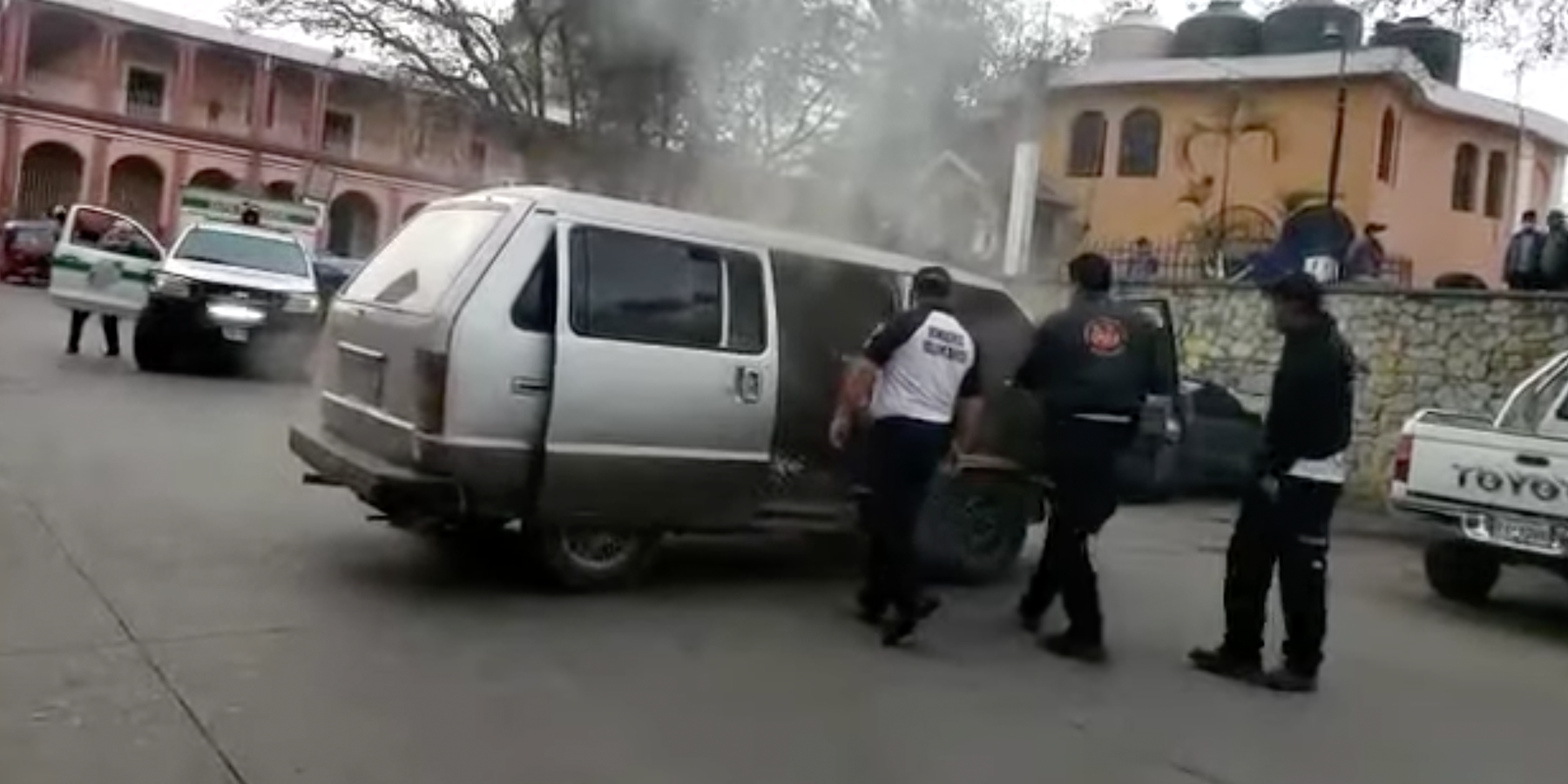 Incendio de vehículo en la ciudad