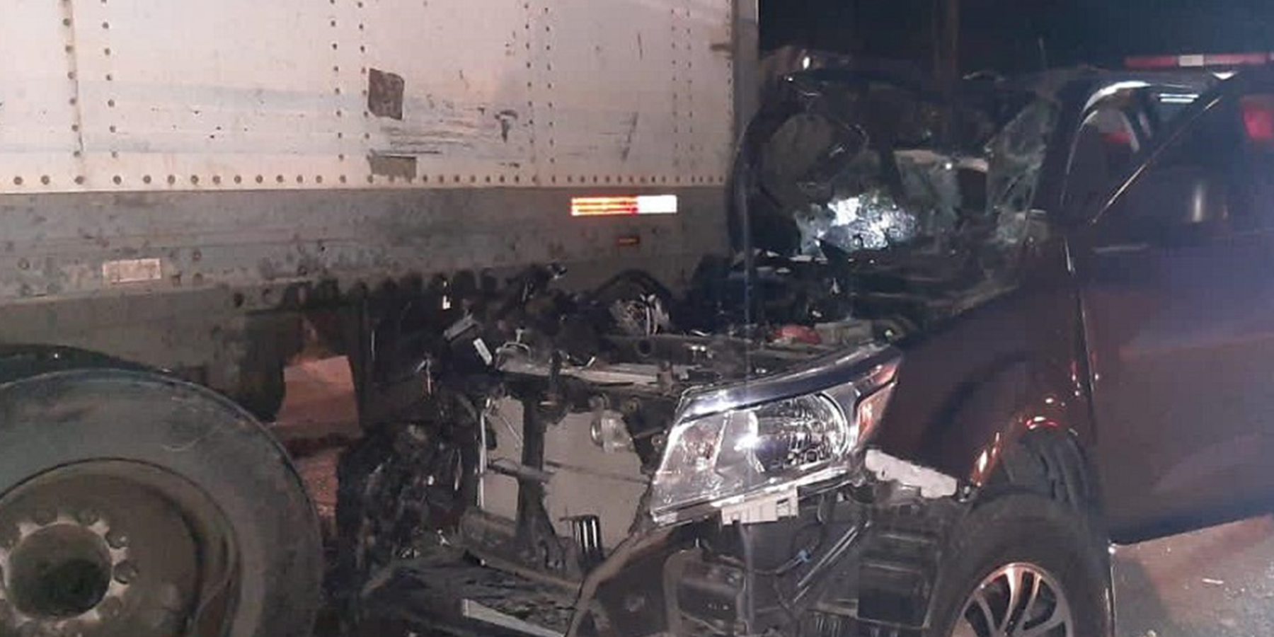 Muere conductor tras estrellarse con rastra en Guatemala