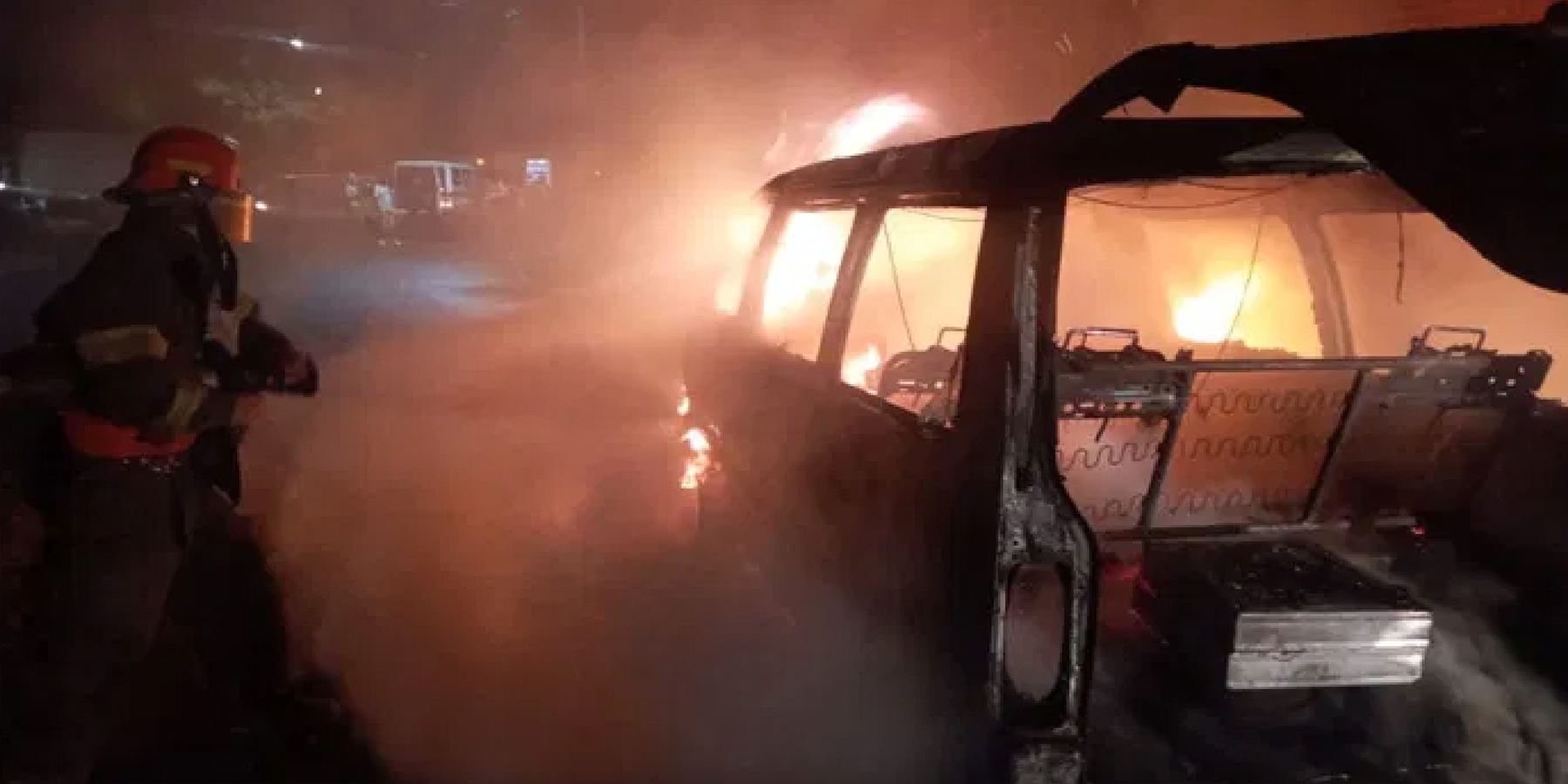 Adulto mayor sufrió quemaduras a causa de un corto circuito en vehículo