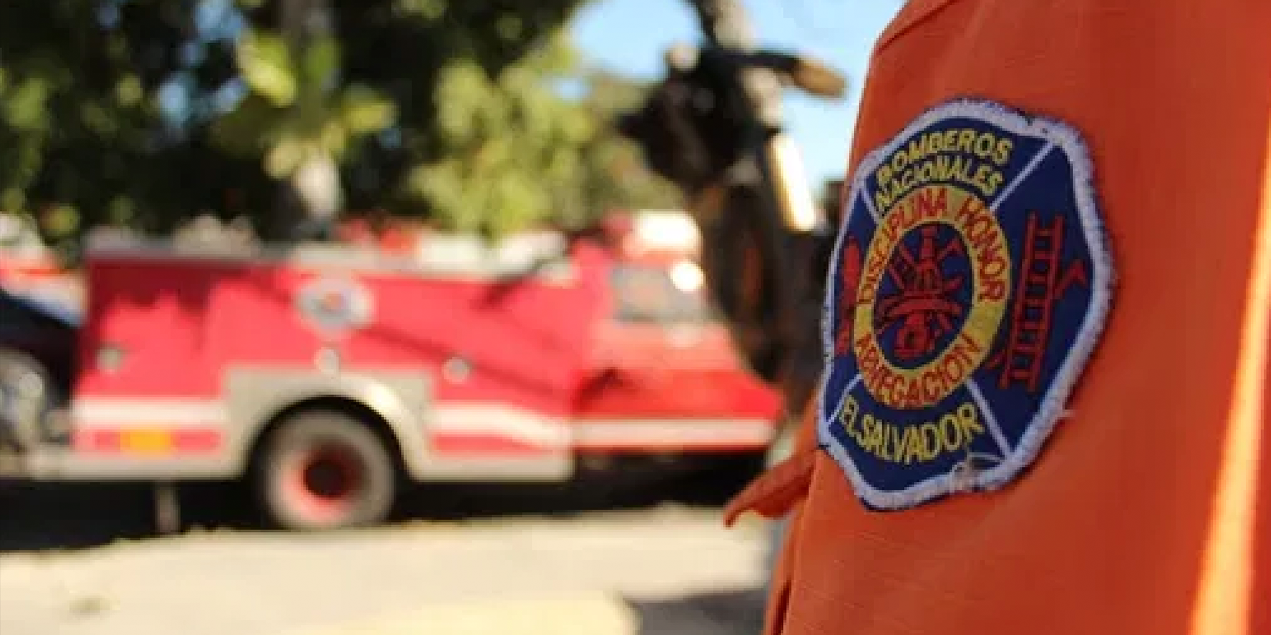 Automóvil se incendió a causa de un cortocircuito