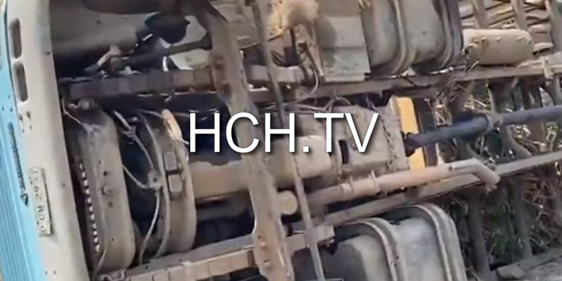 Camión de carga volcó en la carretera