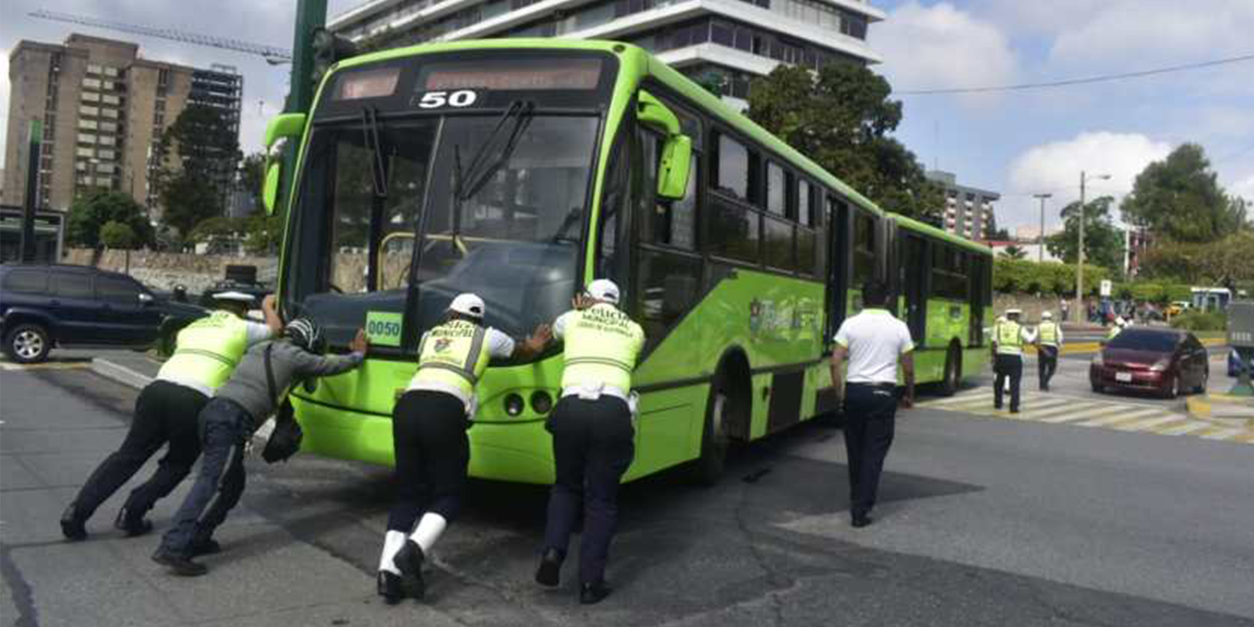 Transmetro descompuesto por desperfectos mecánicos