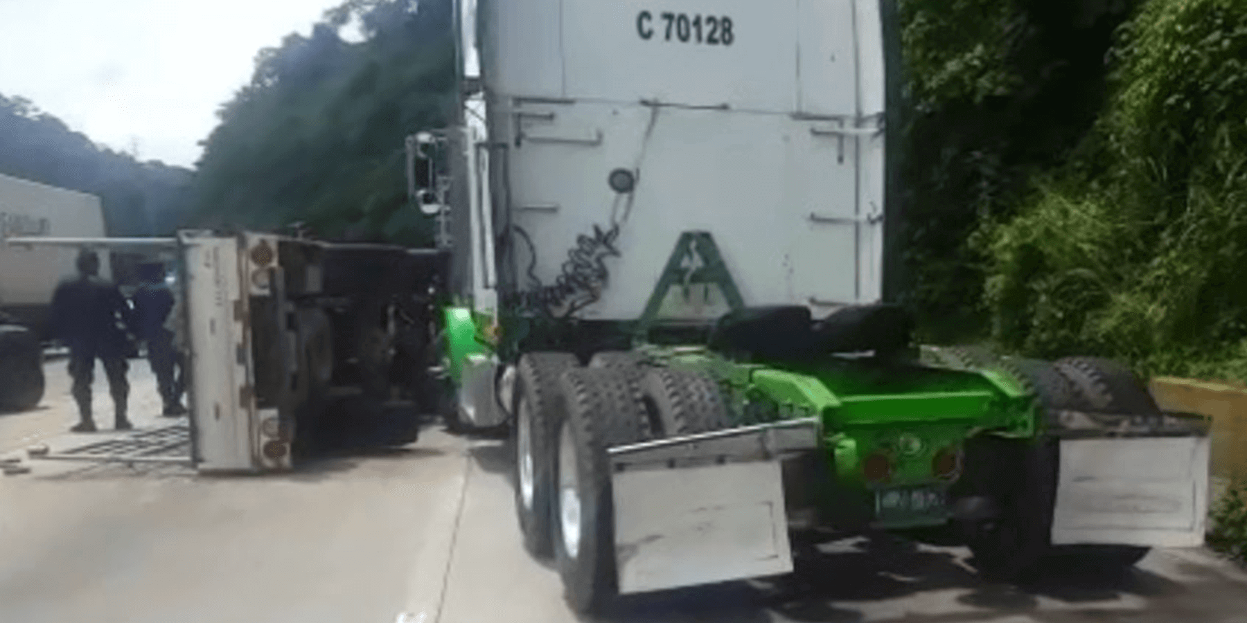 Accidente entre pick up y cabezal en carretera a Los Chorros