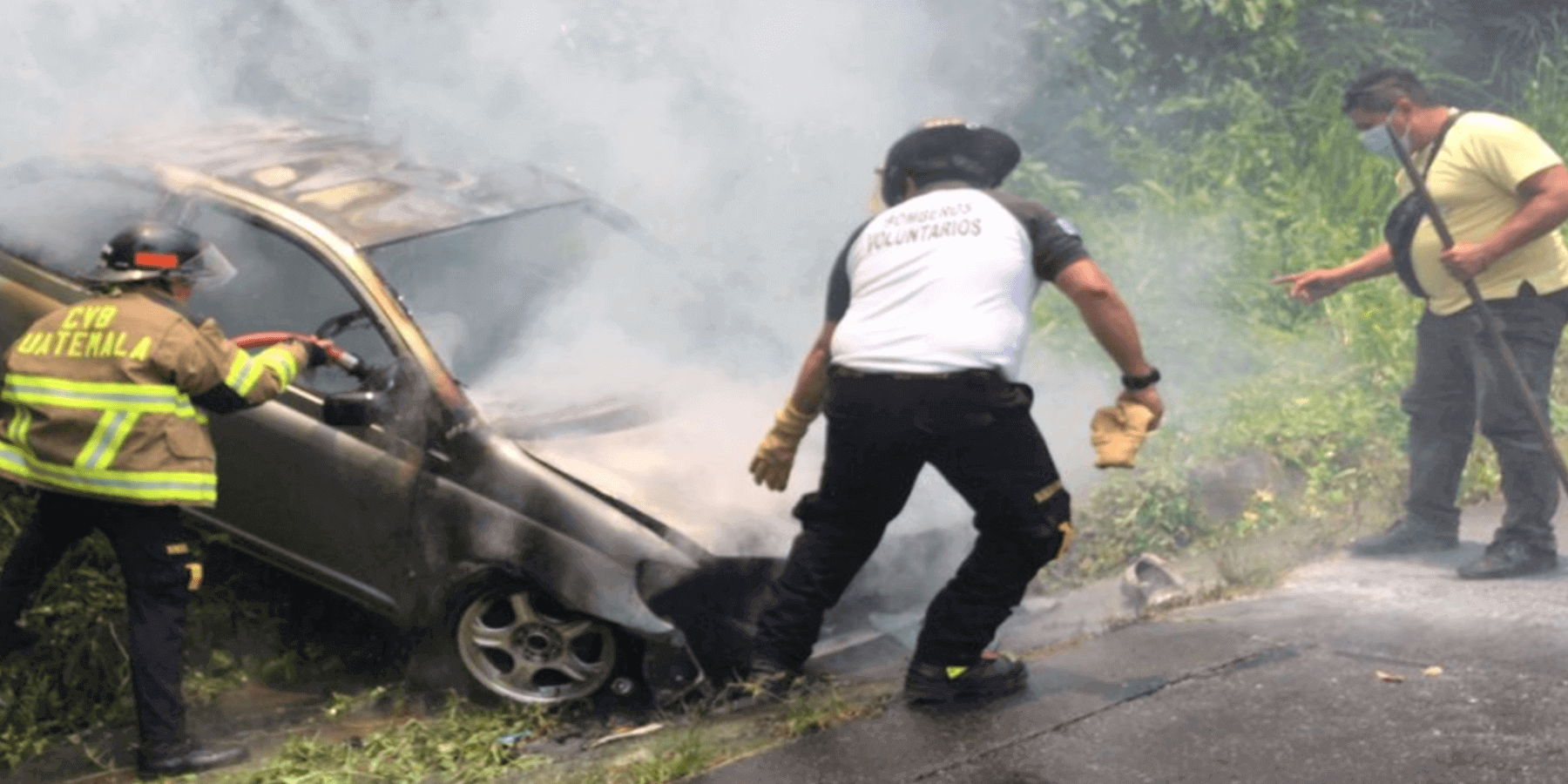 Auto incendiado en Aldea Muralles