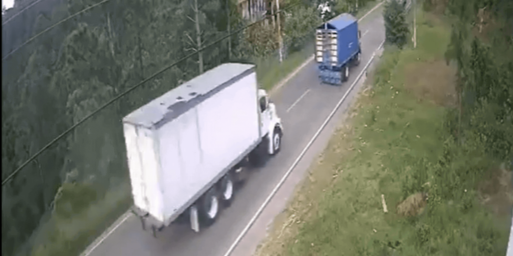 Camión pierde el control en ruta Interamericana