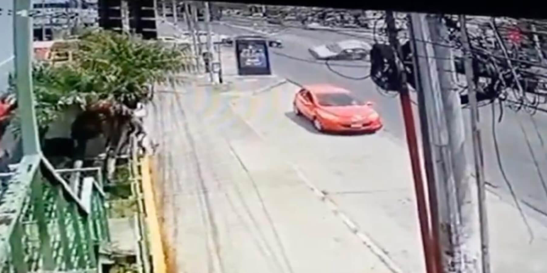 4 personas con crisis nerviosa por accidente en calzada San Juan