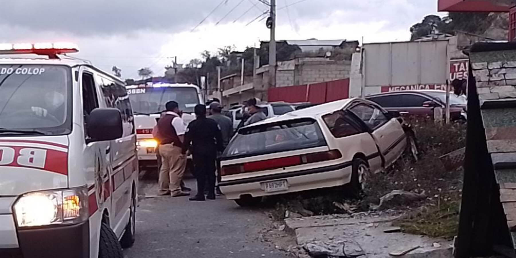 Jóvenes graban su propio accidente en Quetzaltenango