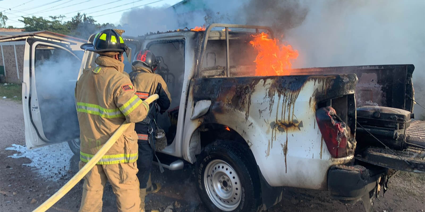 Pick-up incendiado en Siguatepeque