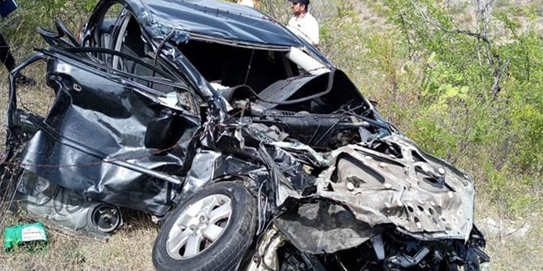 Vehículo queda destruido en ruta a las Verapaces