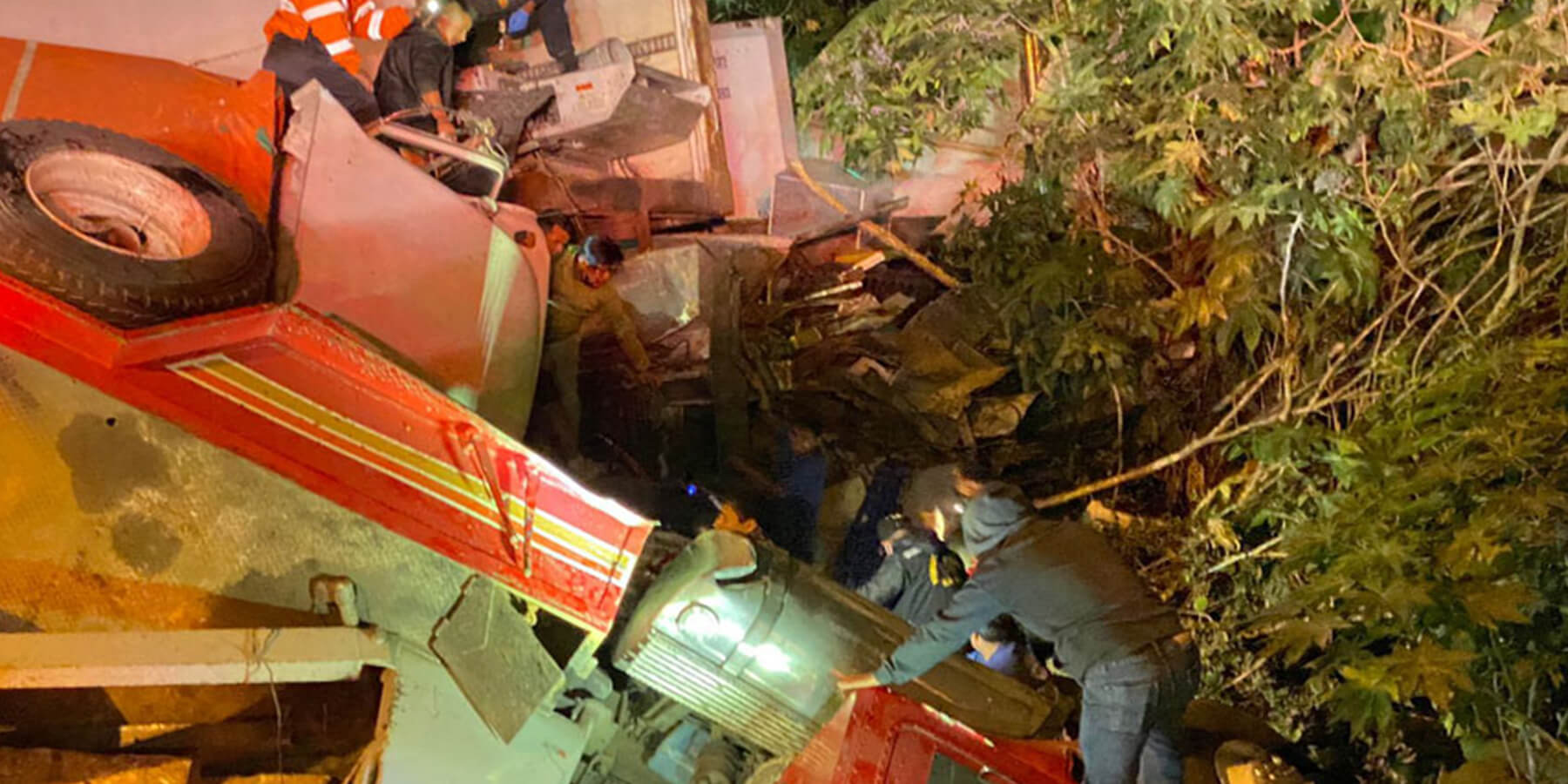 Dos vehículos livianos fueron impactados por un camión en la ruta Interamericana